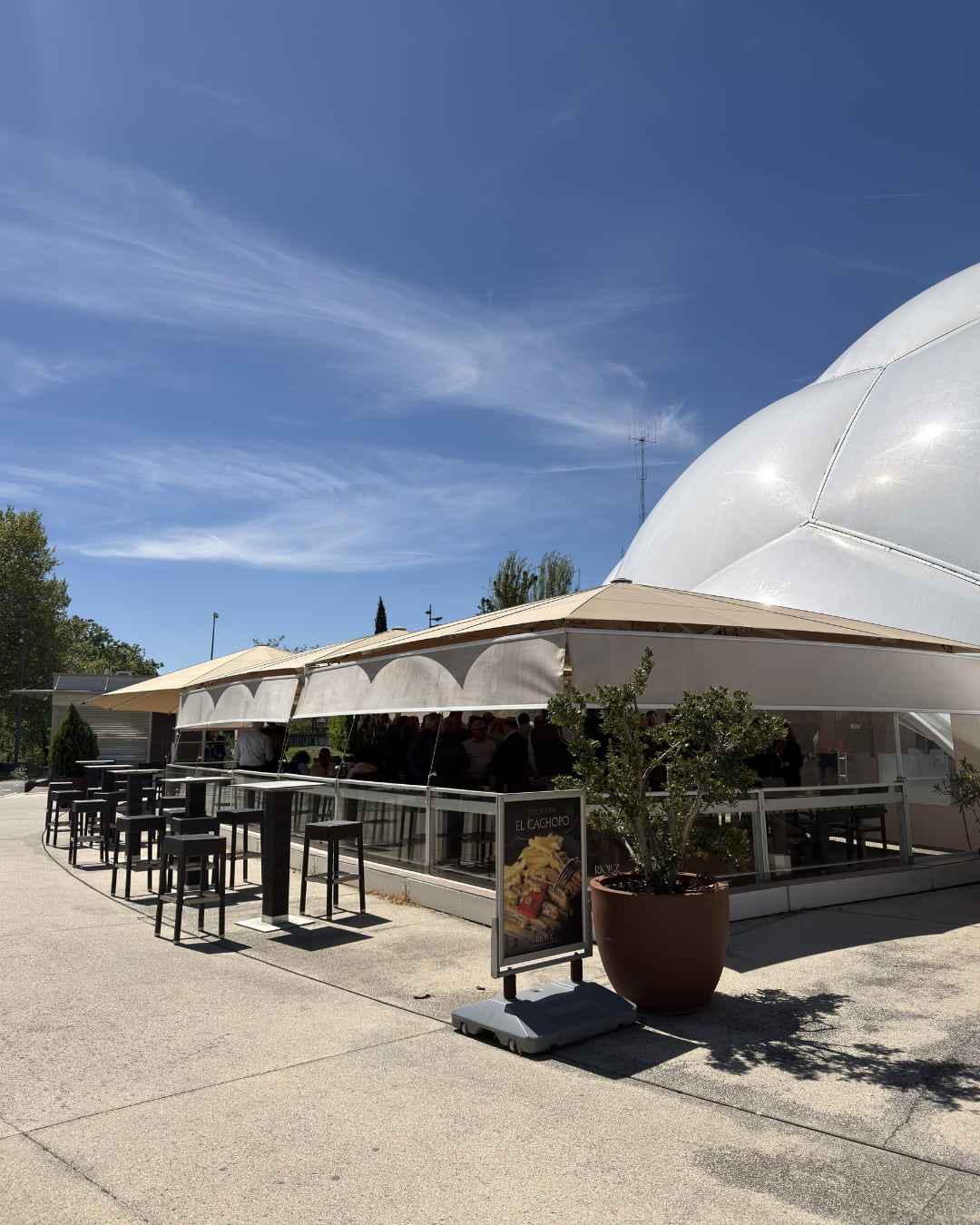 TERRAZA DEL RIOLUZ, RESTAURANTE EN VALLADOLID DONDE COMER O CENAR EL DÍA DE LA MADRE EN LA CÚPULA DEL MILENIO