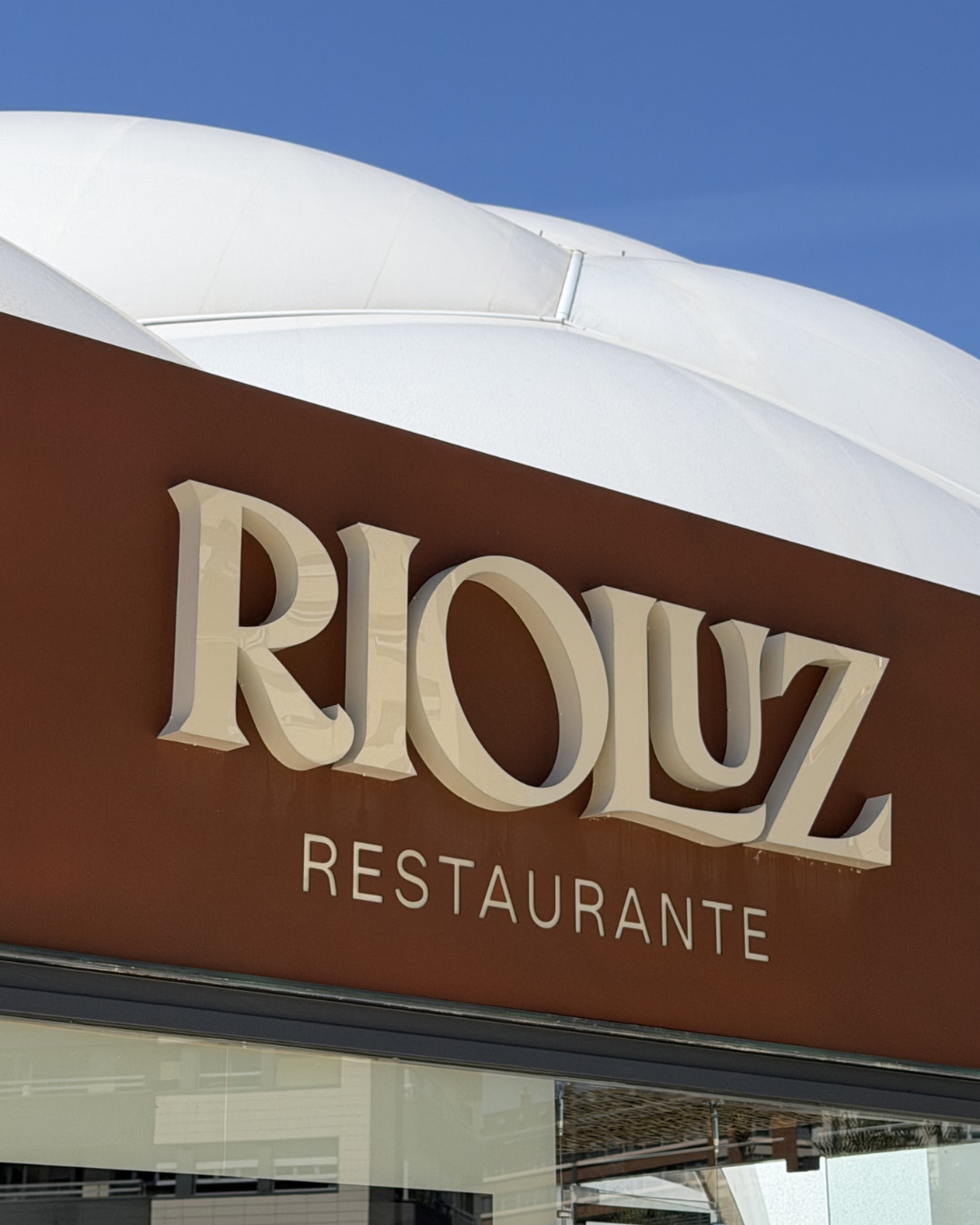 CARTEL RIOLUZ, RESTAURANTE EN VALLADOLID PARA COMER O CENAR EL DIA DE LA MADRE EN LA CÚPULA DEL MILENIO